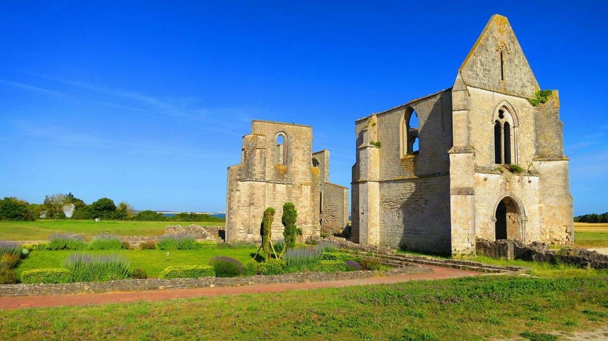 Le Phare Du Bout Du Monde - Logement Proche Du Port La Flotte Exterior photo