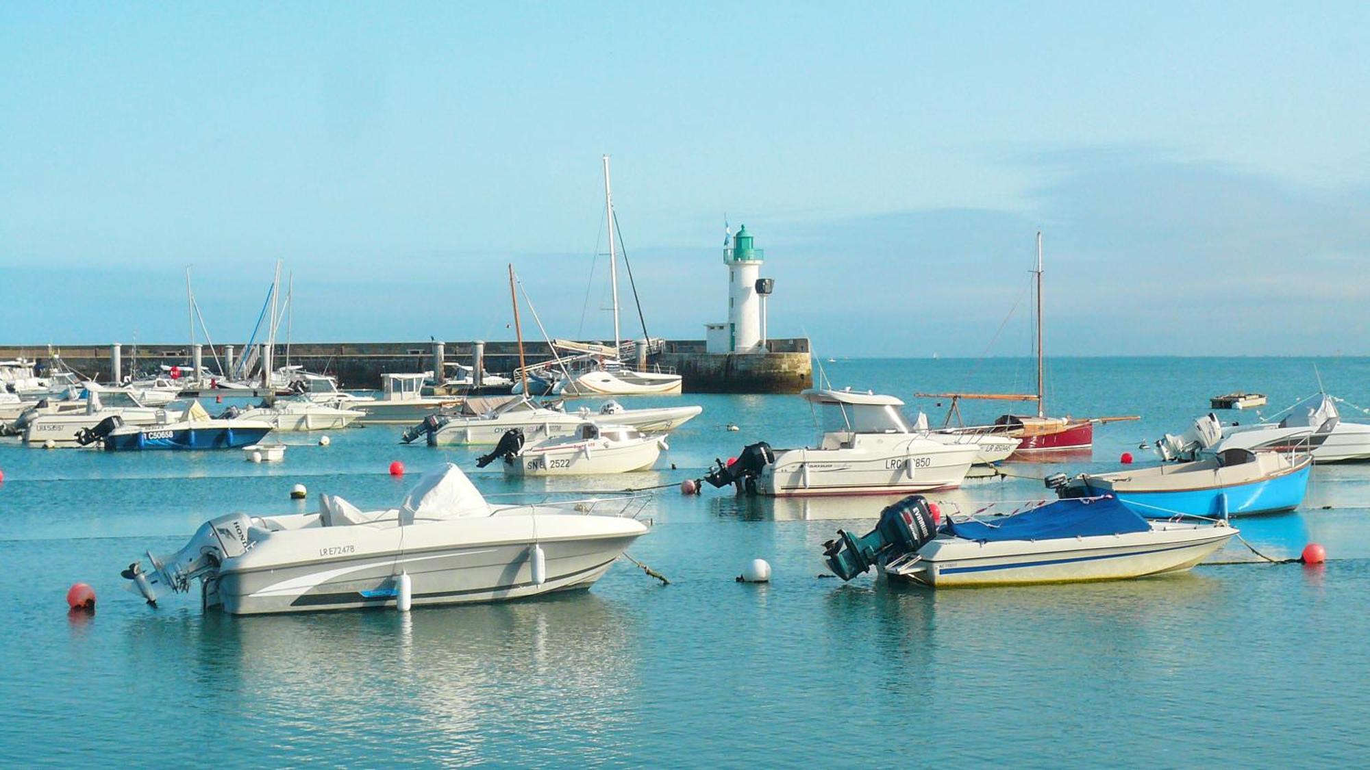 Le Phare Du Bout Du Monde - Logement Proche Du Port La Flotte Exterior photo